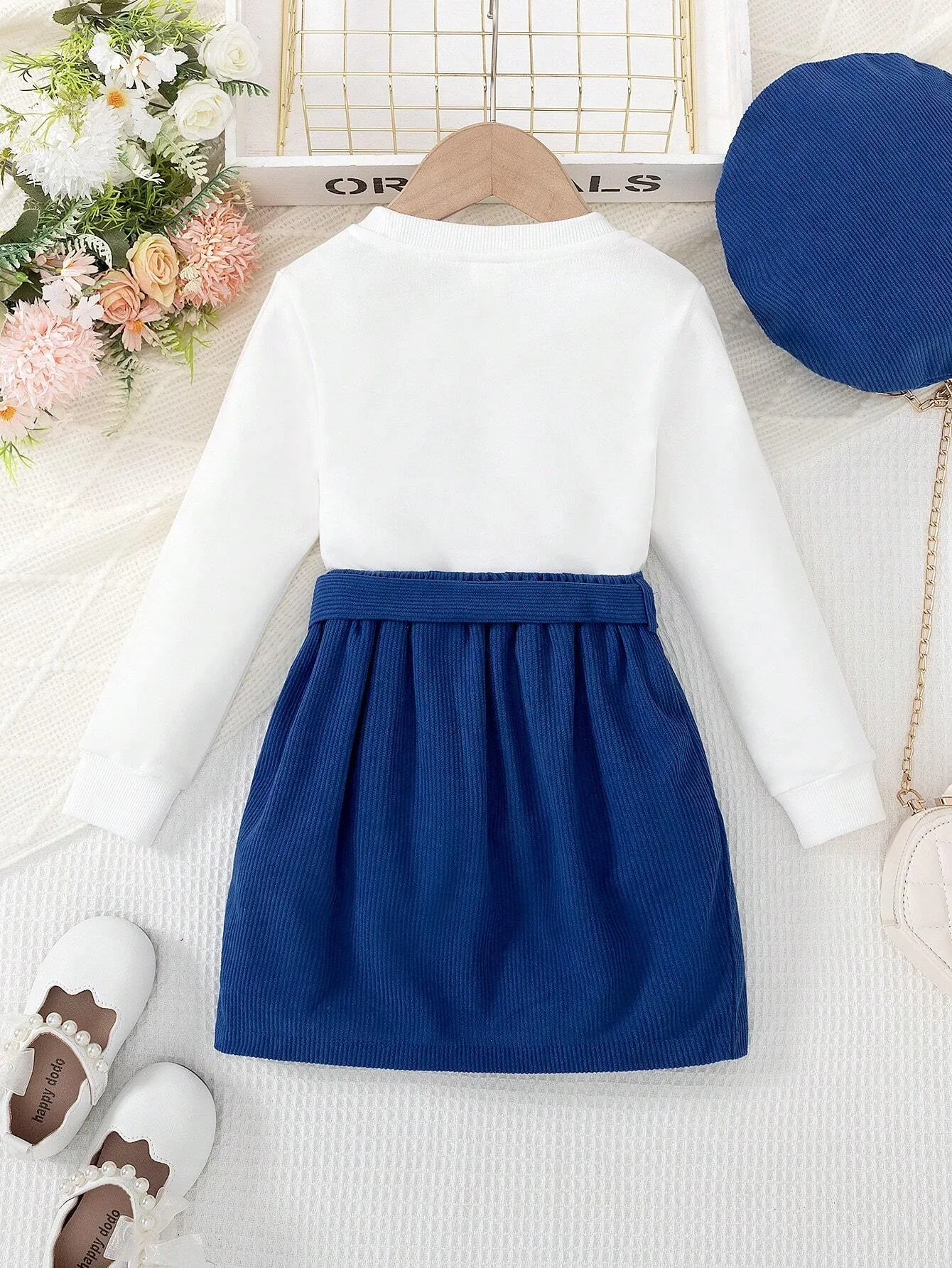 2pcs Girls (Small) Round Neck Long Sleeve Heart Pattern Minimalist Blouse And Front Tie Skirt Set