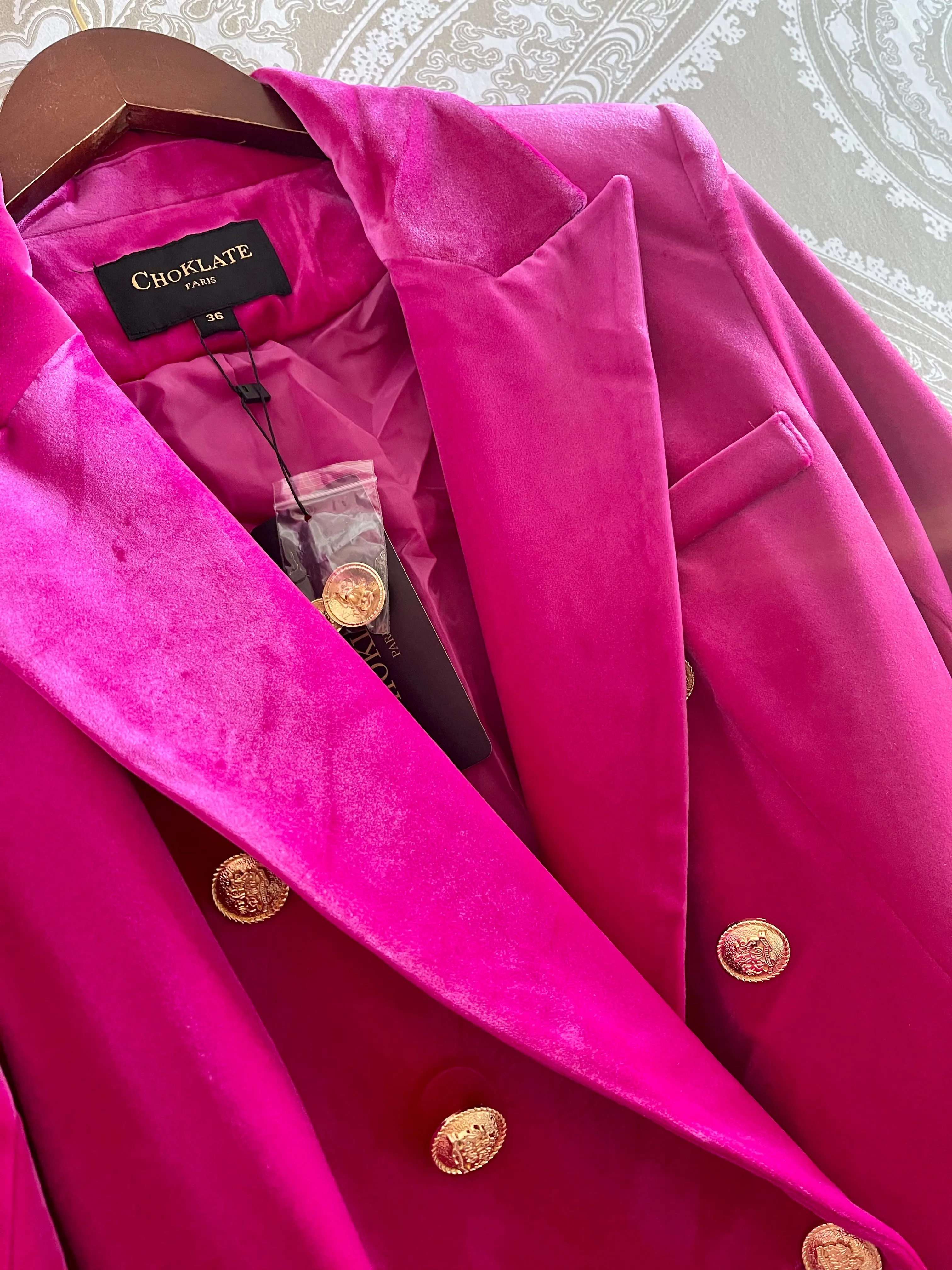 Victoria Velvet Blazer Magenta